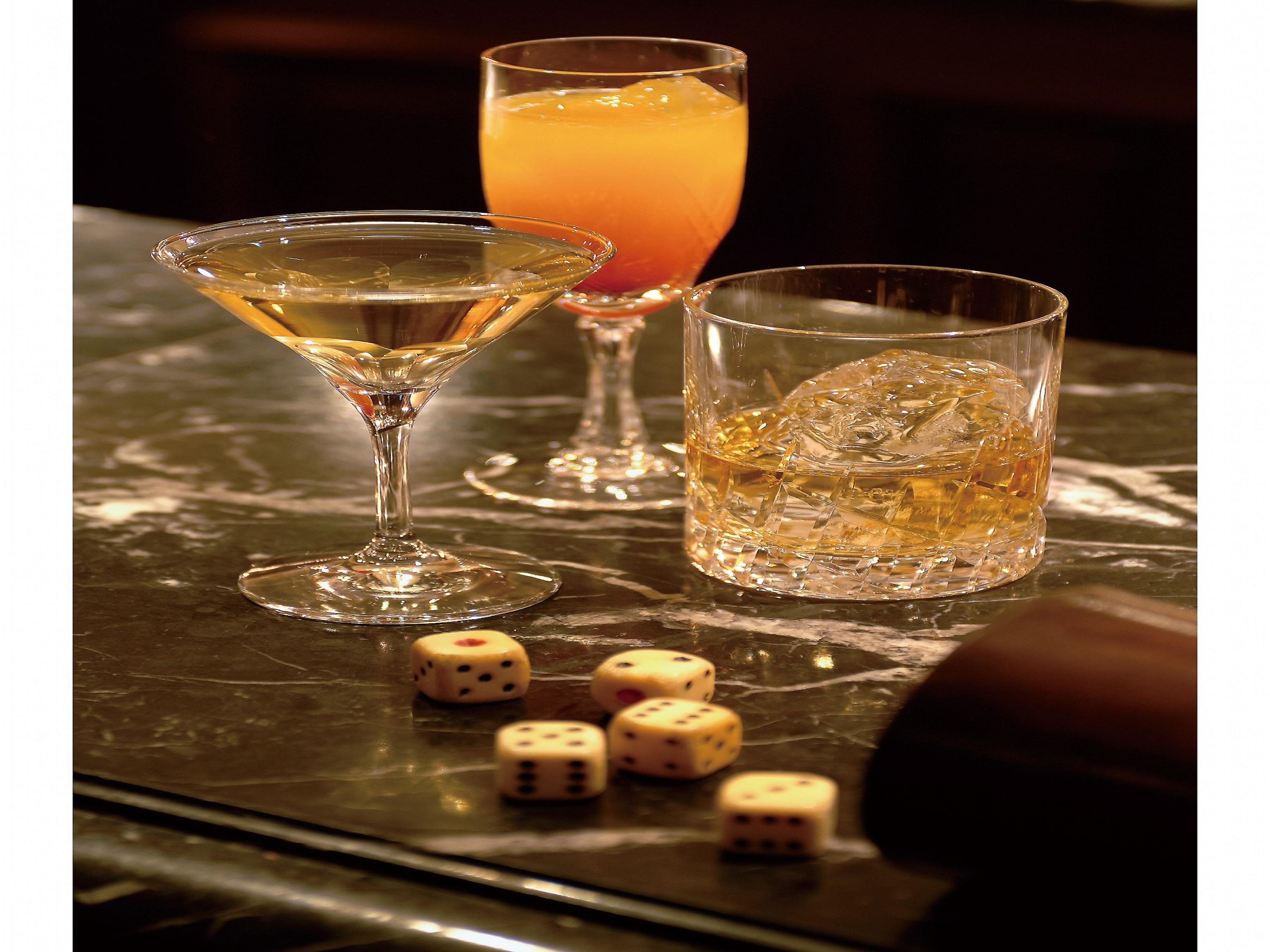 Hotel New Grand Jokohama Kültér fotó A martini, old fashioned and wine glass