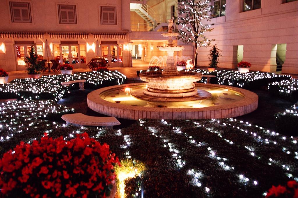 Hotel New Grand Jokohama Kültér fotó Fountain at the hotel